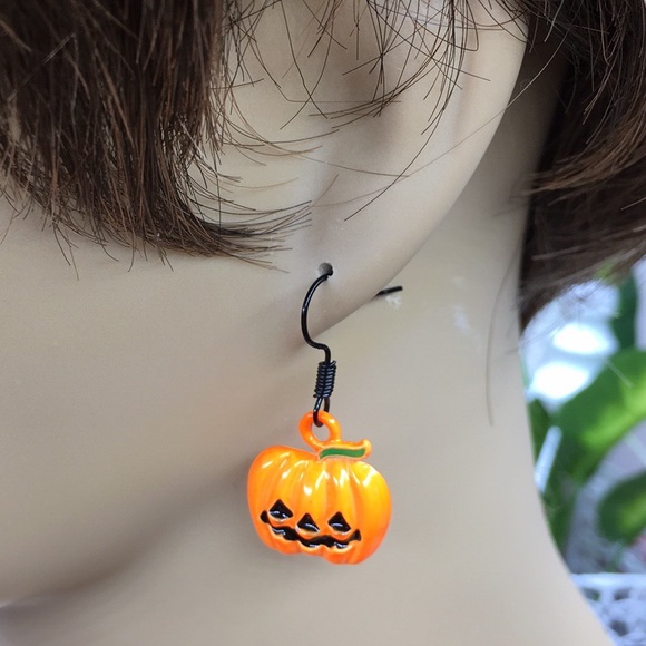 Jack o Lantern Pumpkin Earrings - Picture 4 of 8
